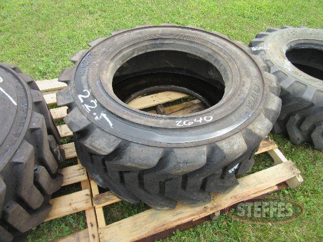 385-65R22.5 bar lug tire_4.JPG